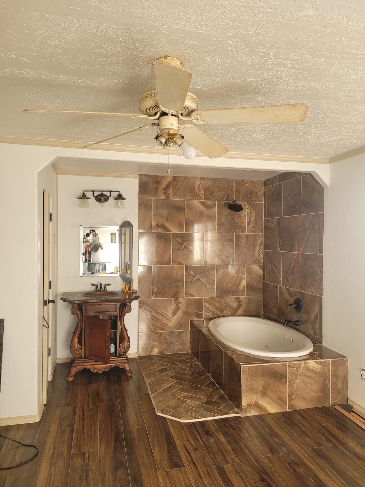 Complete bathroom renovation project photo 4