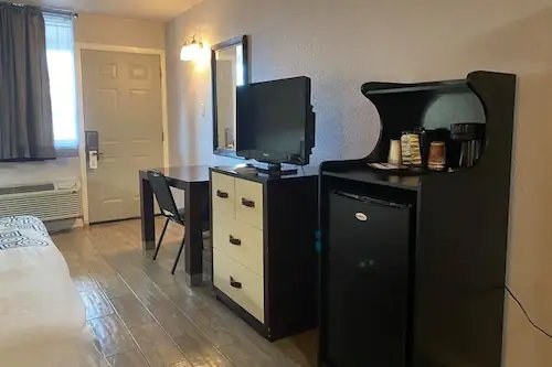 Motel room renovation project photo 34