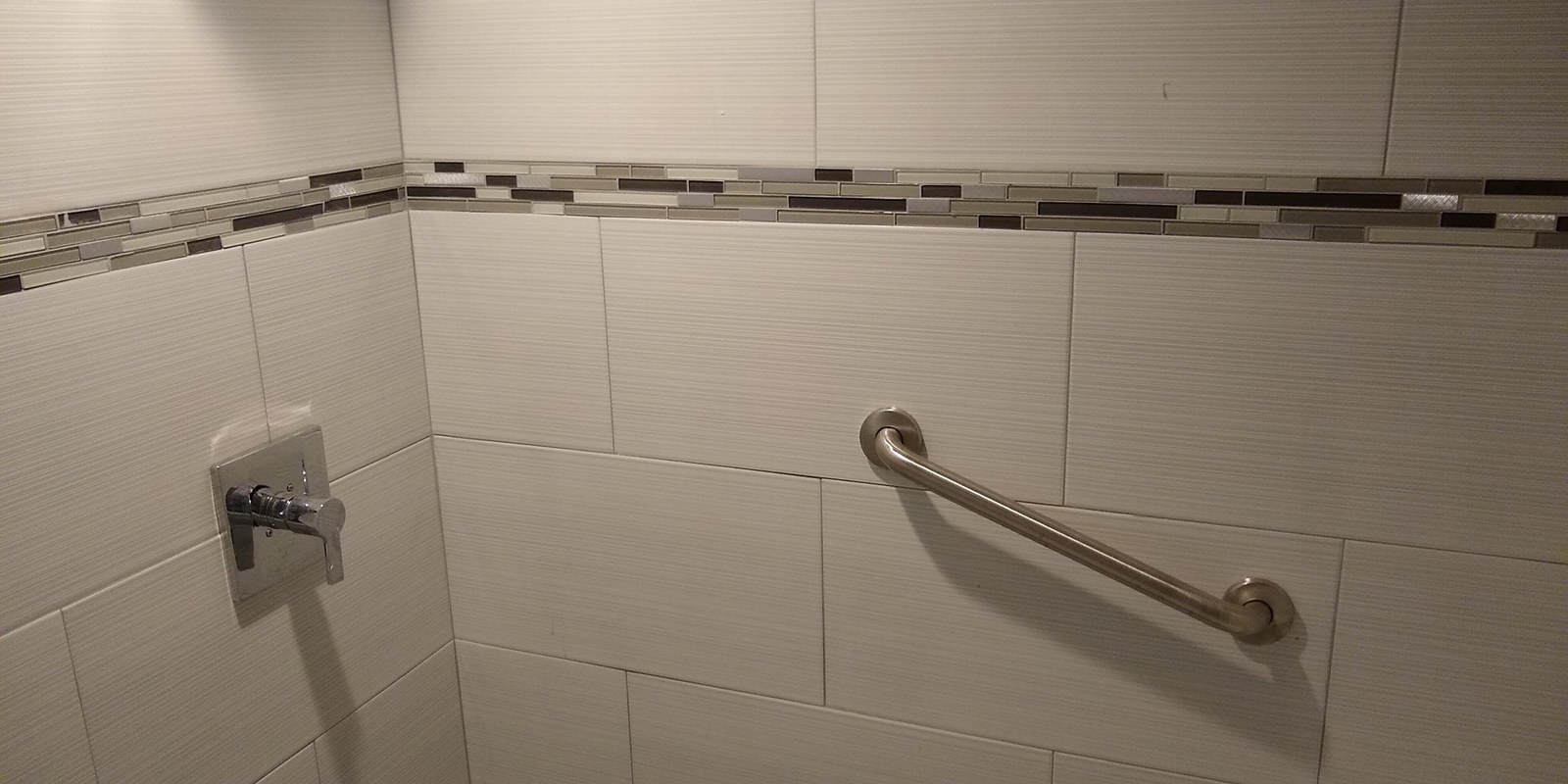 Motel room renovation project photo 39