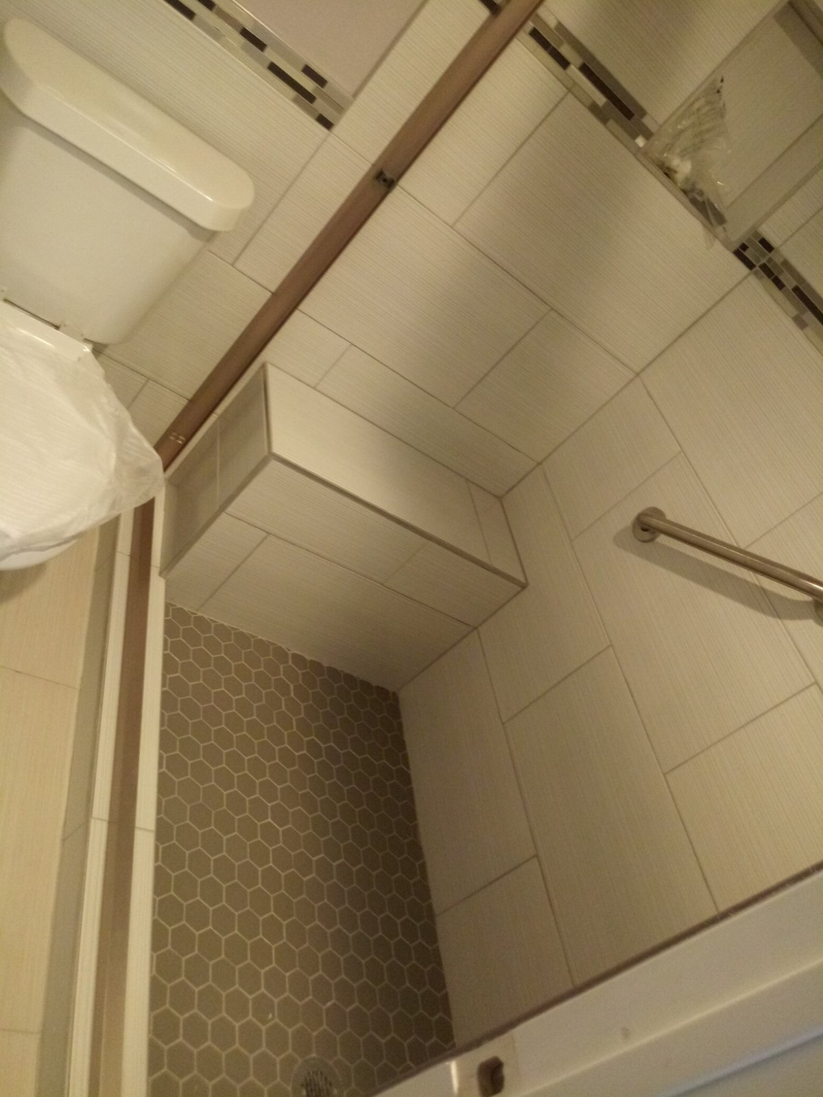 Motel room renovation project photo 40